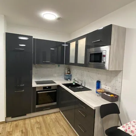 Modern With Free Parking 500m Away