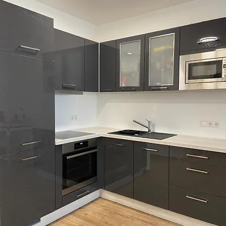 Appartement Modern With Free Parking 500m Away *