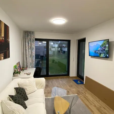 Modern With Free Parking 500m Away *