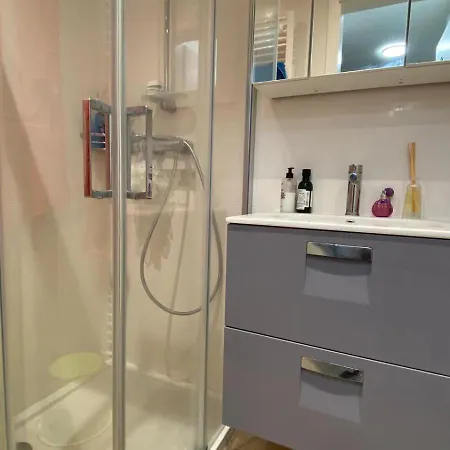 Appartement Modern With Free Parking 500m Away *